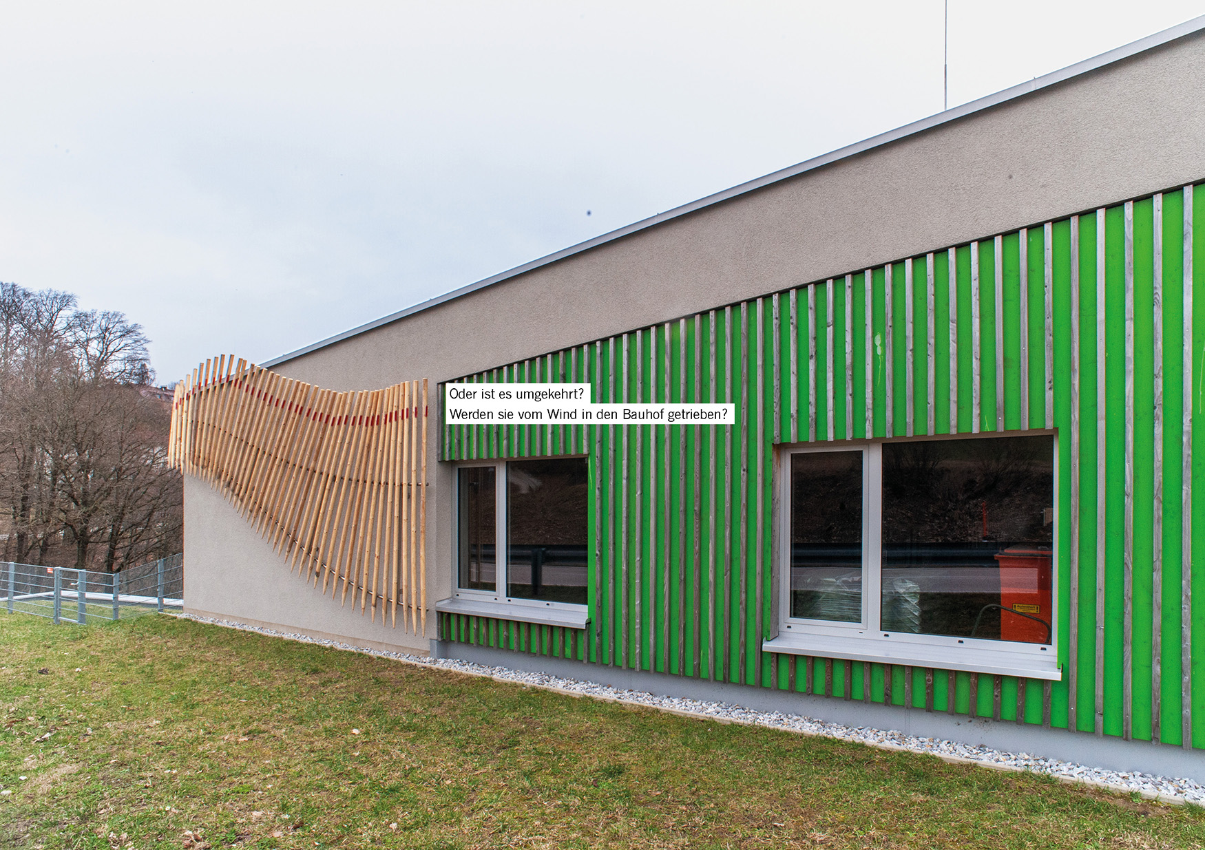 Oder ist es umgekehrt? Werden sie vom Wind in den Bauhof getrieben?